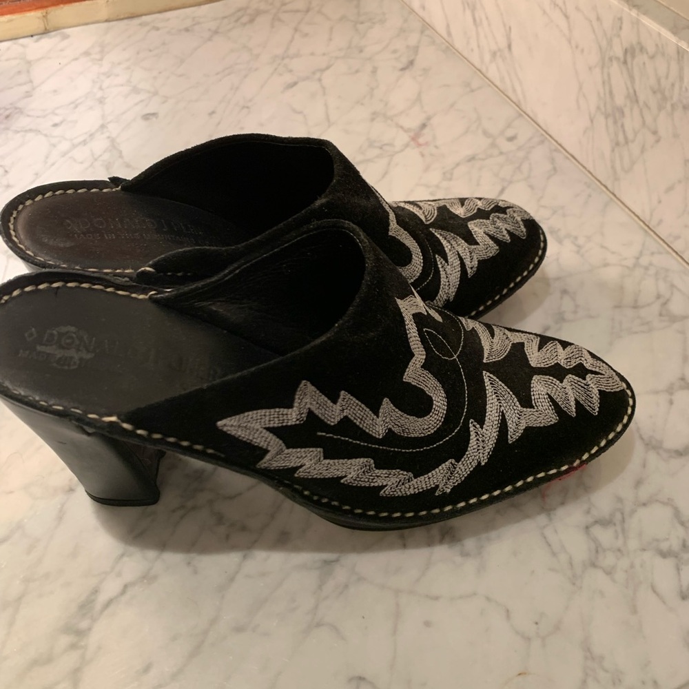 ❤️DONALD PLINER❤️ LEATHER EMBROIDERED MULES. GREAT CONDITION! - Picture 7 of 7